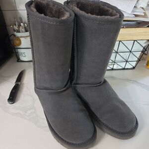 UGG Gray Grey Womens Ladies Tall Winter Boots LIKE NEW 9